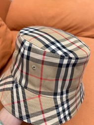 Burberry 格紋漁夫帽