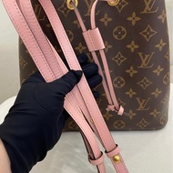 LV 粉色水桶包桶