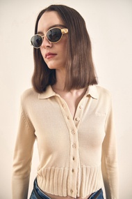 DAILY SQUAD - Casa Cardigans คาดิแกนปกเนื้อเบาสบาย ทอRIB สูง  กระดุุม Logo Daily squad