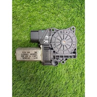 BMW E90 REAR POWER WINDOW MOTOR RIGHT HAND ( DRIVER ) 5PIN