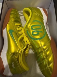 Nike 足球鞋