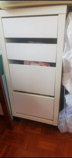 白色四層抽屜櫃