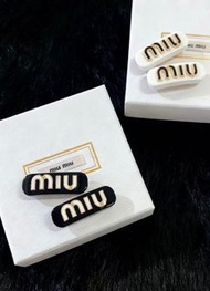 【全新】MIU MIU繆繆精緻獨特樹脂髮夾女款