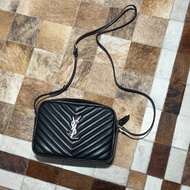 YSL lou絎縫皮革相機斜背包黑銀