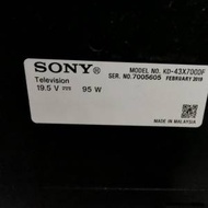 SONY KD-43X7000F 電視，有掛牆架，遙控器。