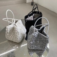 2024 Pleated Soft Leather Dumpling Dumpling Bag Fashionable Hand Bag with Long Chain Can Shoulder Messenger Bag