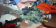 中國空軍包金屬槍一把
