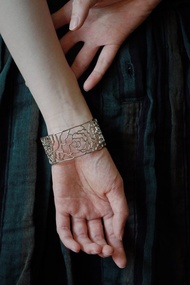 伊甸 鏤空玫瑰手鐲 925銀鍍白金 古典 文藝 復古