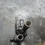 THERMOSTAT HOUSING BUKA DARI ENJIN DAIHATSU JB-DET