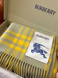 Burberry 格紋羊絨圍巾