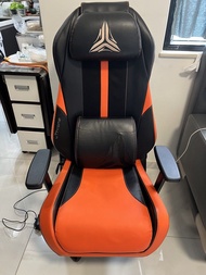 Osim uThrone 電競按摩椅
