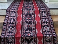 Kain Tenun Motif Kepiting Warna Merah ungu hitam tenunan buatan jepara khas sumba sumbawa merumere a