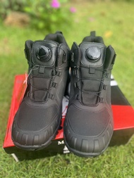 รองเท้าM6-MERLLEแบบมีปุ๋มล็อก