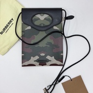 《仙闆名牌精品》 Burberry 迷彩 綠 手機包 肩背包 斜背包 側背包