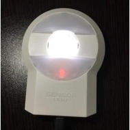 【現貨】LED燈 USB充電燈 人體感應燈 紅外線感應燈 自動感應燈 小夜燈 樓梯燈 走道燈 櫥櫃燈 櫃臥室燈 床頭燈