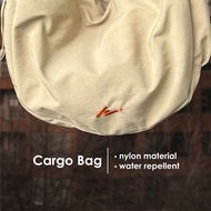 KIM&CO. ORIGINAL - CARGO BAG(KCBT005) กระเป๋า Crossbody Bag มี 5 สี ผ้าสะท้อนน้ำ