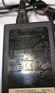 HP 0957-2231 手提電腦充電器一個