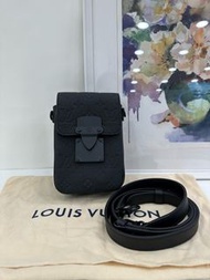 👜 Louis Vuitton LV s-lock vertical Cell phone bag with magnetic buckle black leather Micro-chip vers