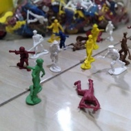 100pcs army toys