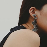 Six star 耳環/素黑款 樹脂 耳夾 夾式耳環 花 925銀 婚禮飾品