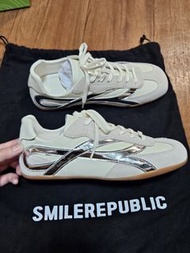 Smilerepublic米白色德訓鞋