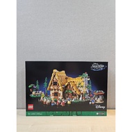 Lego Disney 43242 Snow White and the Seven Dwarfs' Cottage