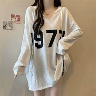 เสื้อฮู้ดคอวีสไตล์อเมริกันไซส์ใหญ่สำหรับผู้หญิงไซส์ใหญ่ ฤดูใบไม้ผลิและฤดูใบไม้ร่วง เสื้อเชิ้ตทรงหลวม