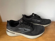 Brooks Levitate 4 黑色跑鞋 size 42