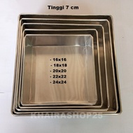 1 set contains 5 square baking pans measuring 16x16 18x18 20x20 22x22 and 24x24, height 6 and 7 cm b