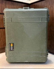 Pelican 1610 Case Olive Green with Dividers
