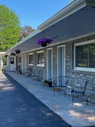 Nightshade Inn & Gardens