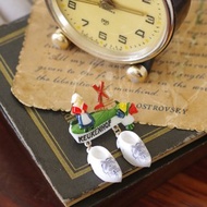 金銀寶貝 古董荷蘭塑料風車木屐垂墜別針胸針 B1850