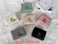 กระเป๋าสตางค์ใบกลาง/ใบสั้น ราคา 689 บาท #กระเป๋าสตางค์ #กระเป๋าสตางค์ #lyn