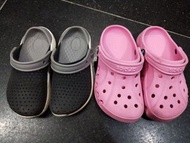 $30兩對 Crocs 拖鞋 灰黑色12號 粉紅色J1