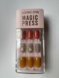 Dashing Diva magic press nails