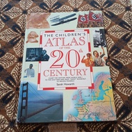 Buku the children's atlas of the 20 th century by sarah howarth 