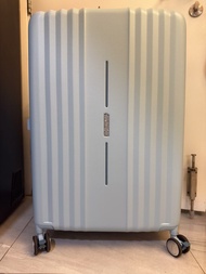 American Tourister 藍色行李箱