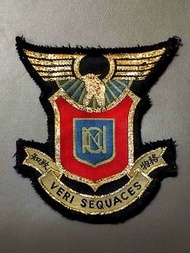 古董50年前 新法書院 金色刺繡校褸專用 校章 名校刺繡布章  New Method College NMC (香港集體回憶適合收藏家/香港歷史主題電影拍攝用)  狀態見圖賣出就冇，土瓜灣MTR交收