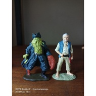 Pirates of the Caribbean action figure contains 2 pieces, code B