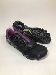 Liv 黑紫登山卡鞋