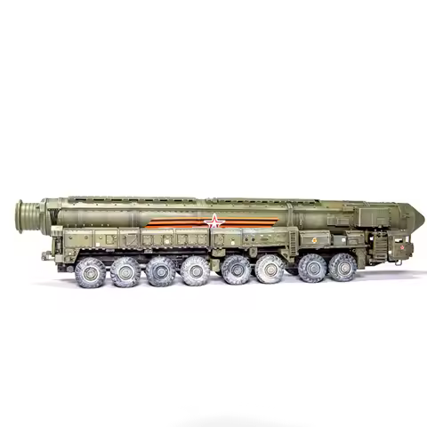 1: 72 AM Russian RT-2PM2 intercontinental ballistic missile model TOPOL-M (2 soldiers gifted) static