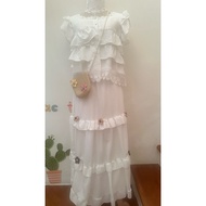 Cute Set Bought Decorated With Lace + Flowers There Is One Digging.