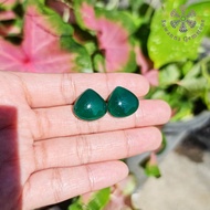 พลอยโมรา 2 เม็ด 21.77 ct. Natural Green Agate สีเขียวเข้ม คล้ายใบไม้ ไม่มีการย้อมสีเพิ่ม รูปร่างหยดน้ำ หลังเบี้ย เนื้อเนียน สวย การันตี พลอยแท้ 100%
