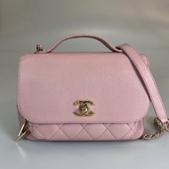 CHANEL 郵差金扣側肩包 荔枝粉 保卡款24開