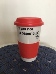 白色陶瓷保溫杯 紅色矽膠套 coffee mug