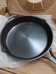 กระทะเหล็กหล่อ cast iron หน้ากระทะเรียบพิเศษ กว้าง 26 ซม ใช้ได้กับเตาทุกประเภท ปลอดภัยไร้สารเคลือบ ขายพร้อมฝาแก้ว