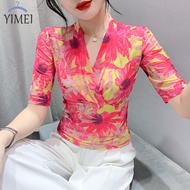 YIMEI ชุดกันแดดตาข่ายแขนปานกลางสำหรับผู้หญิงคอวีเสื้อยืดพิมพ์ลายหรูหรา,แฟชั่นใหม่สำหรับฤดูร้อน2023