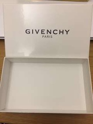 Givenchy白色皮夾盒子