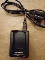 OLYMPUS BCS-1 和BCS-5 Li-ionBATTERY CHARGER 奧林巴斯數碼相機充電器(1$110)
