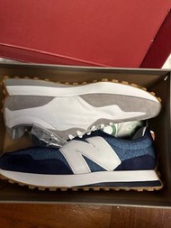 New balance Levi’s 327